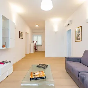 https://casa-elsa-piazza-mazzini.it-romehotels.com